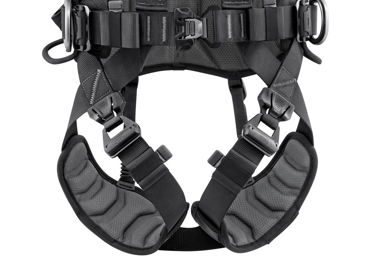 Primer plano del arnés Petzl VOLT, cinturón y perneras - imagen 3