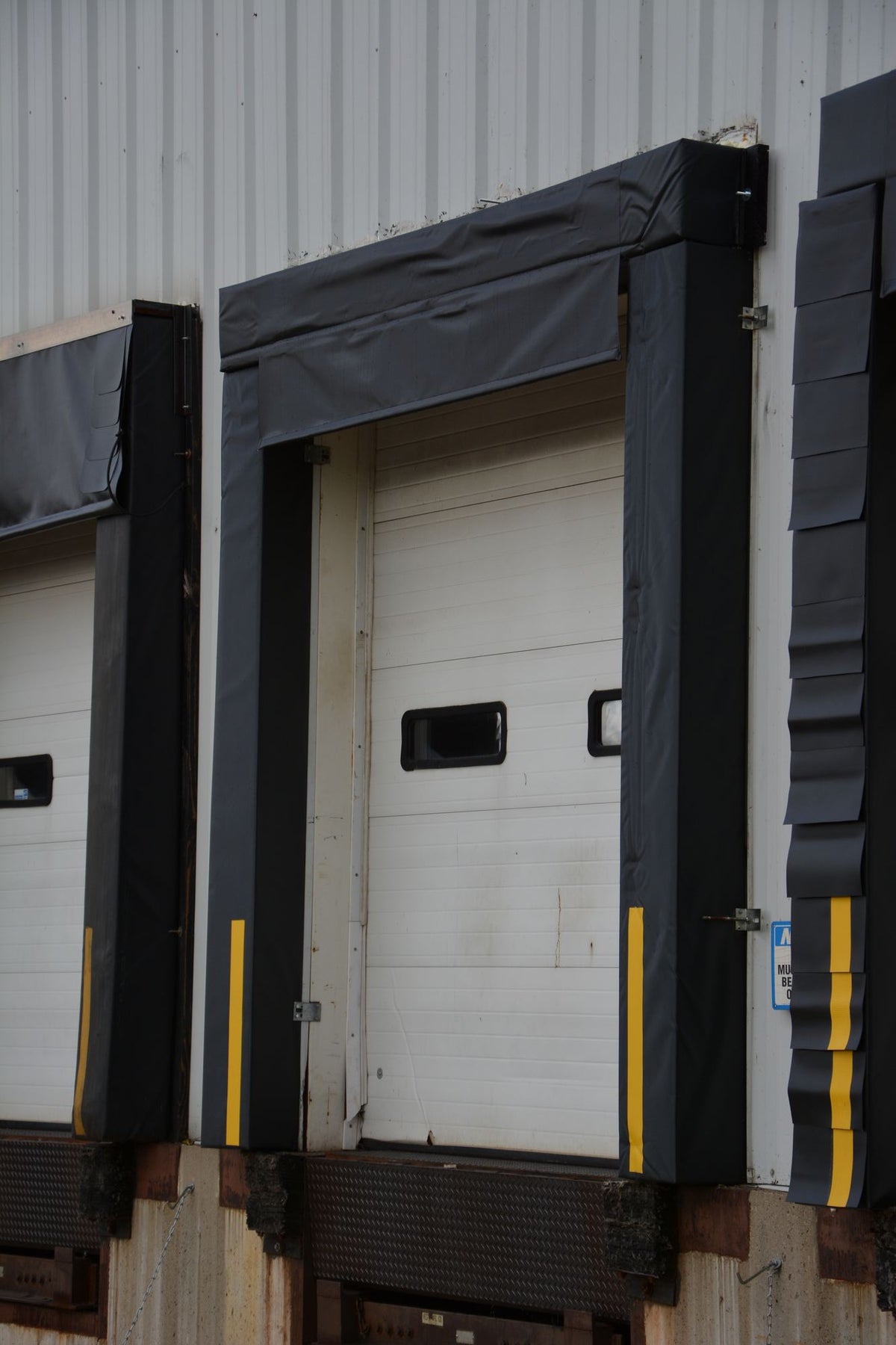 Vestil Manufacturing Corp Dock Seals– – Now available at MTN Shop US. - imagen 3