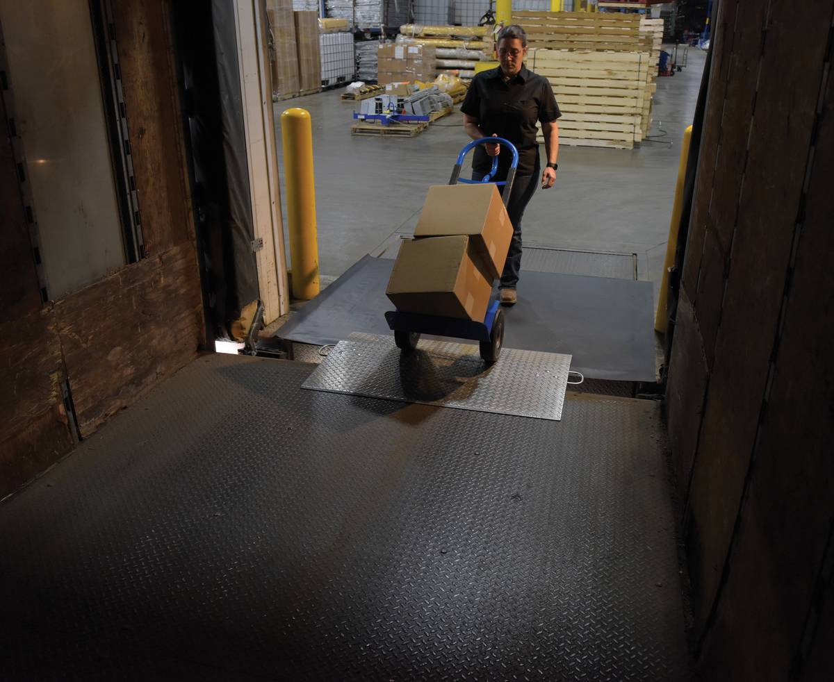 Vestil Manufacturing Corp Aluminum Economizer Dockplates– – Now available at MTN Shop US. - imagen 6
