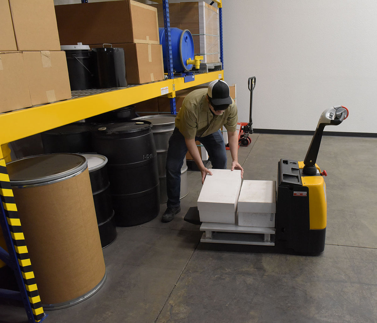Vestil Manufacturing Corp Electric Pallet Truck with Single Fork– – Now available at MTN Shop US. - imagen 6