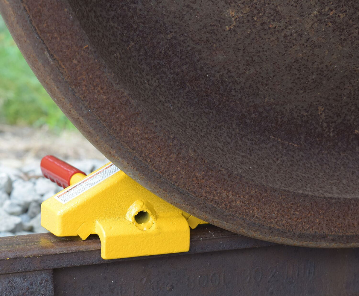 Vestil Manufacturing Corp Universal Steel Rail Chocks– – Now available at MTN Shop US. - imagen 6