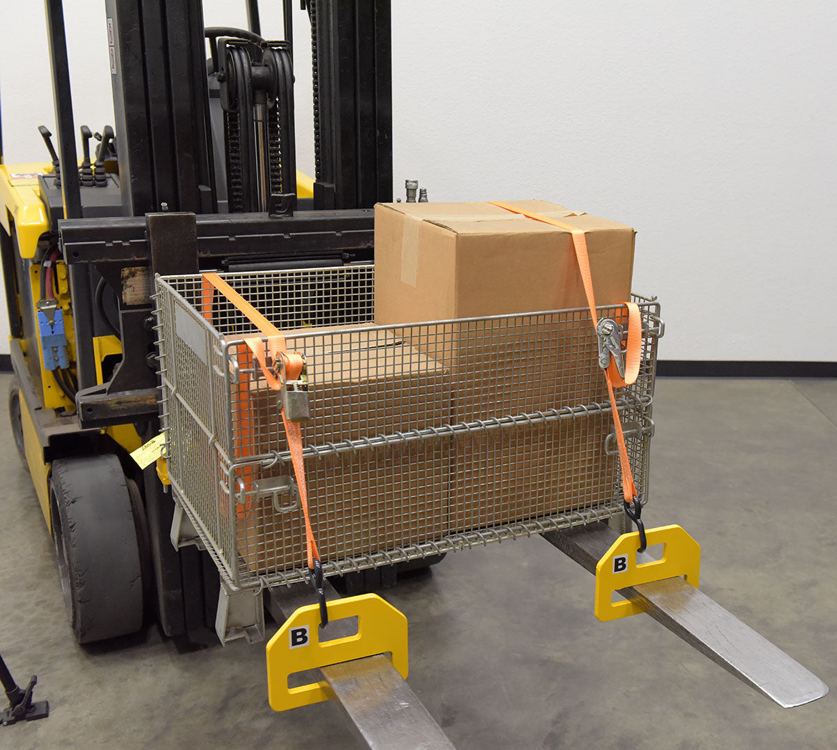 Vestil Manufacturing Corp Forklift Tie-Down Clamps– – Now available at MTN Shop US. - imagen 5