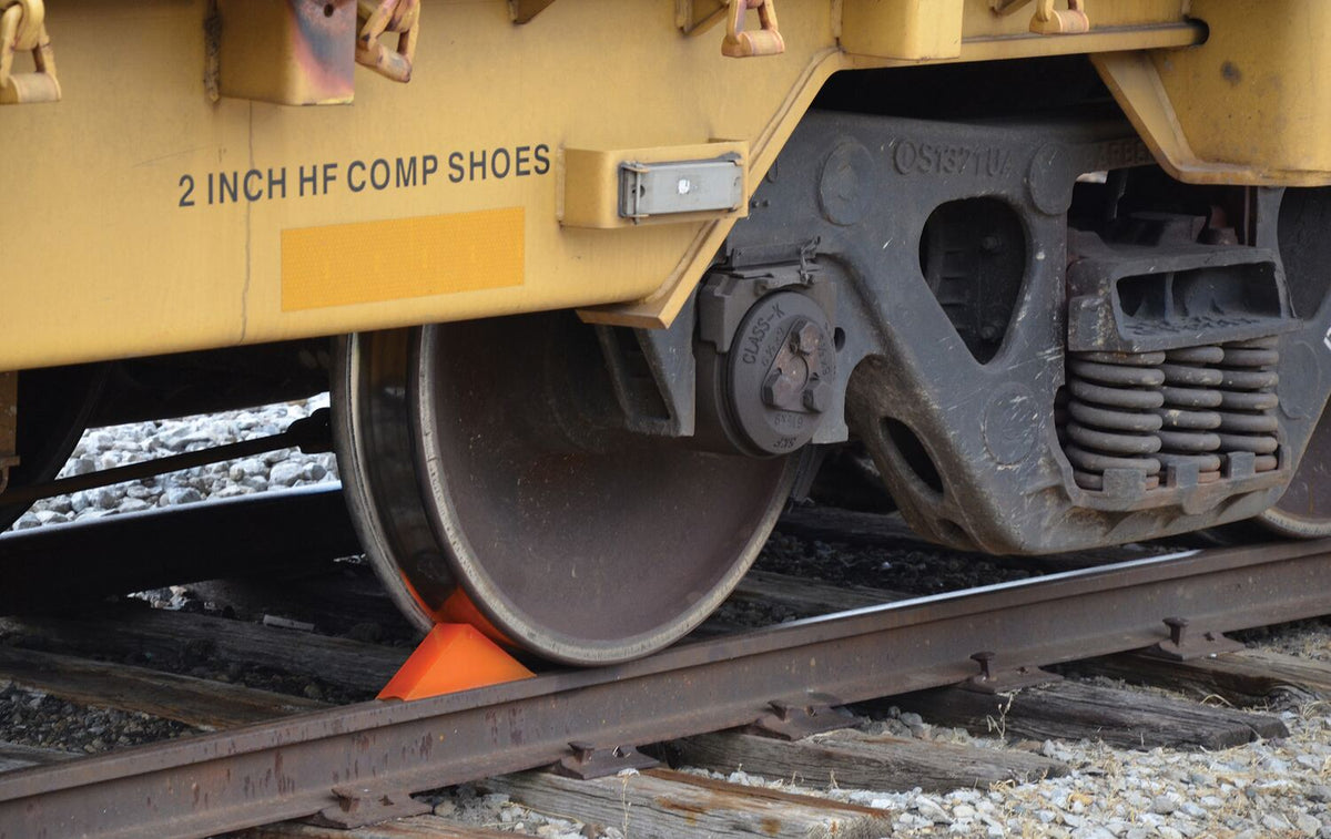 Vestil Manufacturing Corp Magnetic Rail Car Wheel Chock– – Now available at MTN Shop US. - imagen 2