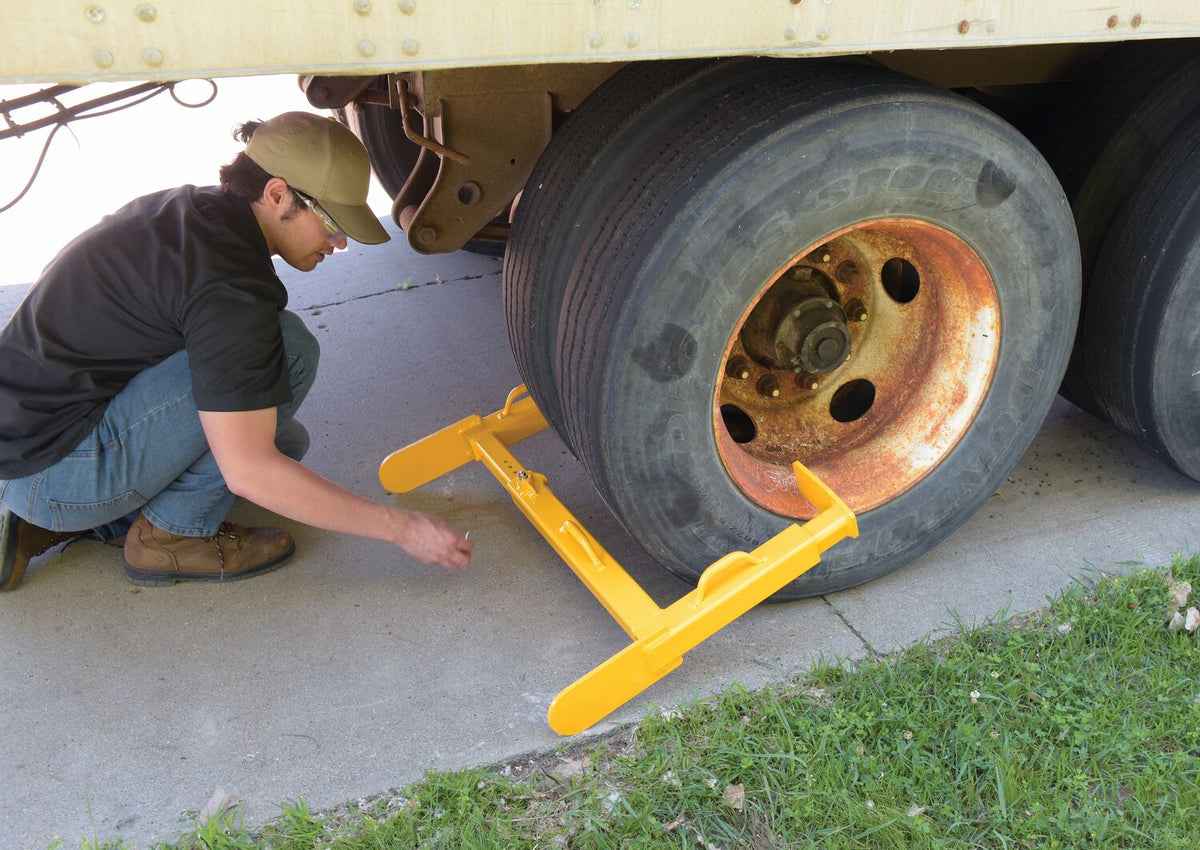 Vestil Manufacturing Corp Trailer Wheel Locks– – Now available at MTN Shop US. - imagen 4