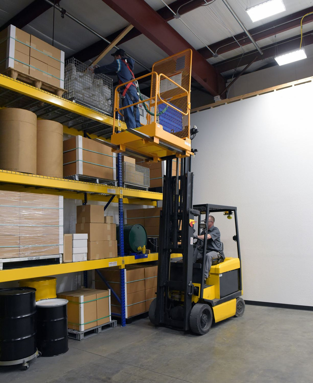 Vestil Manufacturing Corp Fold Down Work Platforms– – Now available at MTN Shop US. - imagen 5