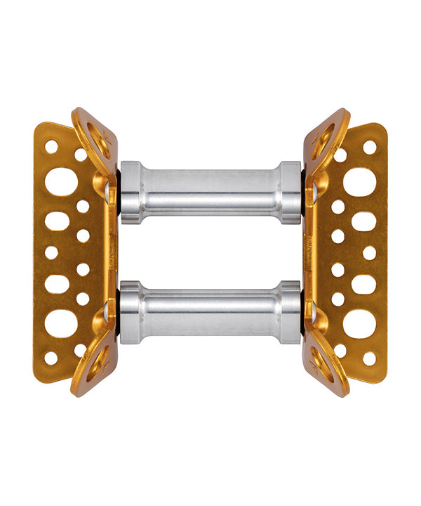 Petzl Roller Coaster Rope Protector for Moving Rope – The Petzl Roller Coaster is a rope protector on bearings that is designed to ensure the smooth movement and protection ropes. The Roller Coaster prevents abrasion of the rope. The device is reversible, it has a flat side and an angled side for use on different types of surfaces. There are a number of connection holes so you can use a range of different connection methods. More than one module can be used at a time for extra adaptation to different terrai - imagen 4
