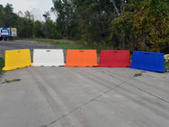 Vestil Manufacturing Corp Stackable Poly Barricades– – Now available at MTN Shop US. - imagen 3