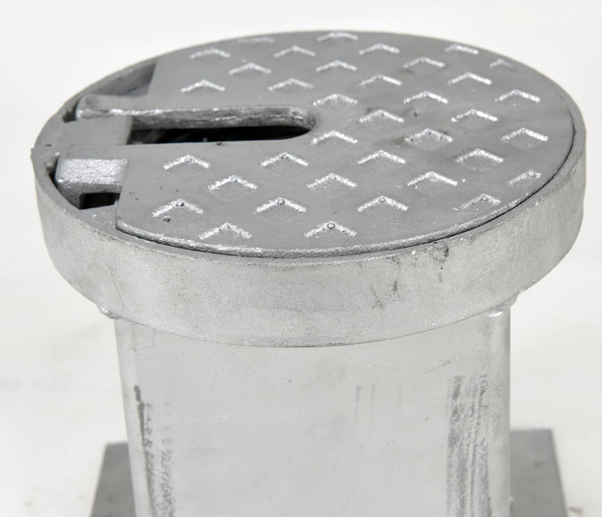 Vestil Manufacturing Corp Removable Ornamental Steel Bollards– – Now available at MTN Shop US. - imagen 8
