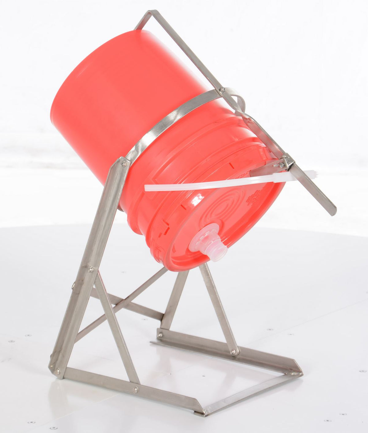 Vestil Manufacturing Corp Manual Pail Tippers– – Now available at MTN Shop US. - imagen 5