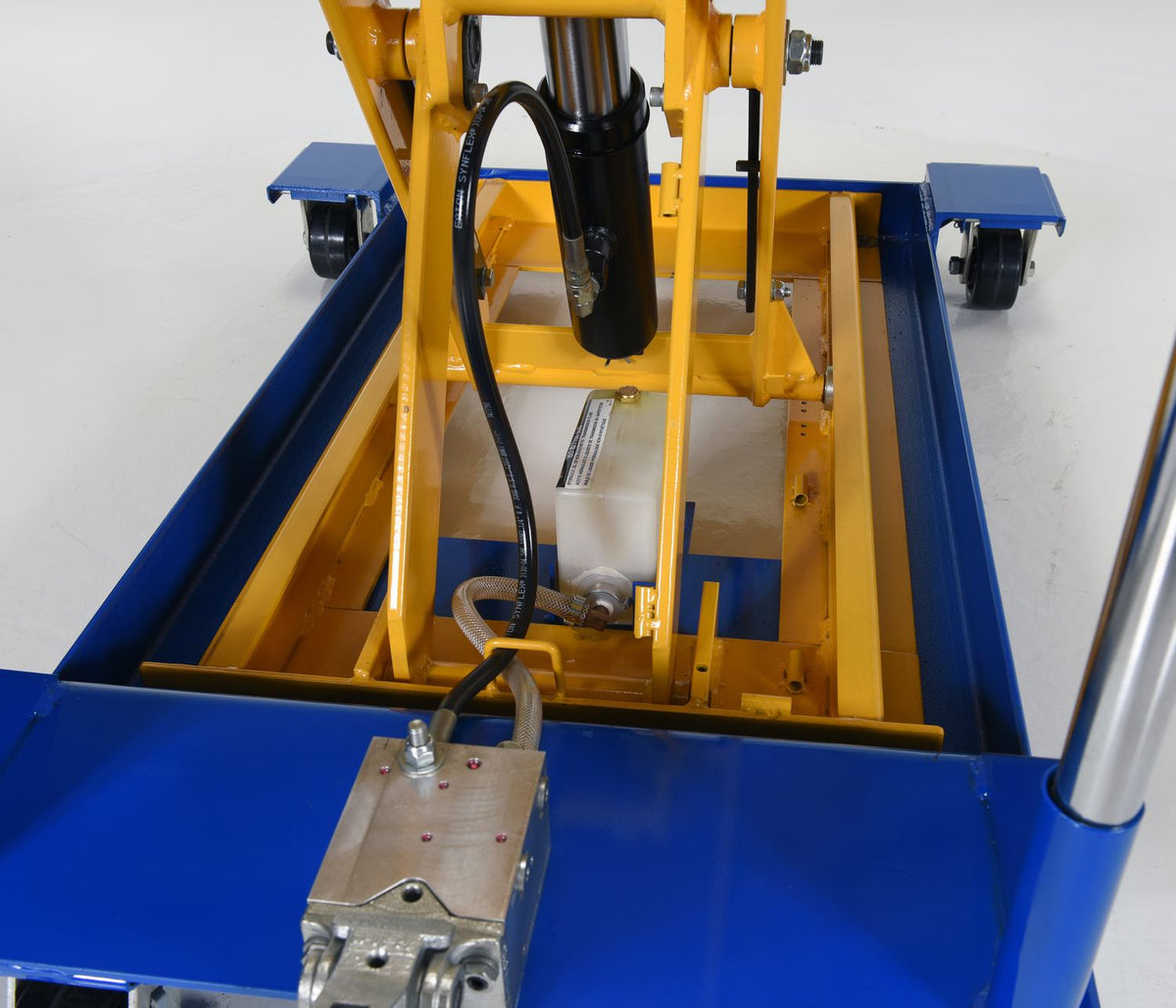 Vestil Manufacturing Corp DC Powered and Manual Scissor Carts– – Now available at MTN Shop US. - imagen 6