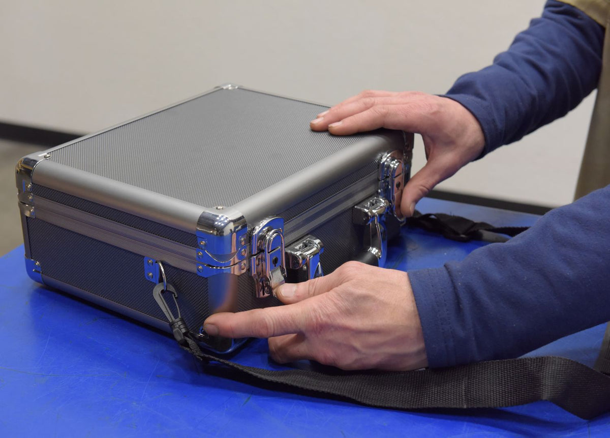 Vestil Manufacturing Corp Aluminum Carrying Case– – Now available at MTN Shop US. - imagen 4