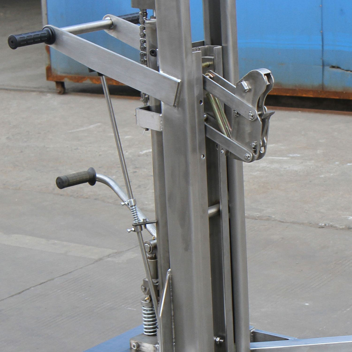 Vestil Manufacturing Corp Stainless Steel Drum Lifter/Transporter– – Now available at MTN Shop US. - imagen 4