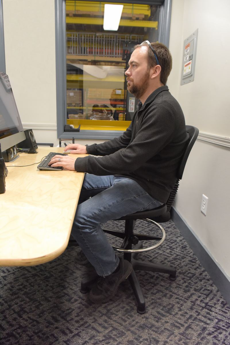 Vestil Manufacturing Corp Ergonomic Work Chair and Stool– – Now available at MTN Shop US. - imagen 2