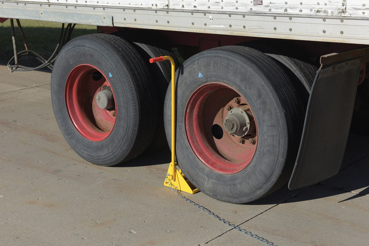 Vestil Manufacturing Corp Ergo-Handle Wheel Chocks– – Now available at MTN Shop US. - imagen 5