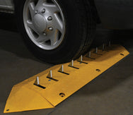 Vestil Manufacturing Corp Spiked (Anti-Backup) Speed Bump– – Now available at MTN Shop US. - imagen 8