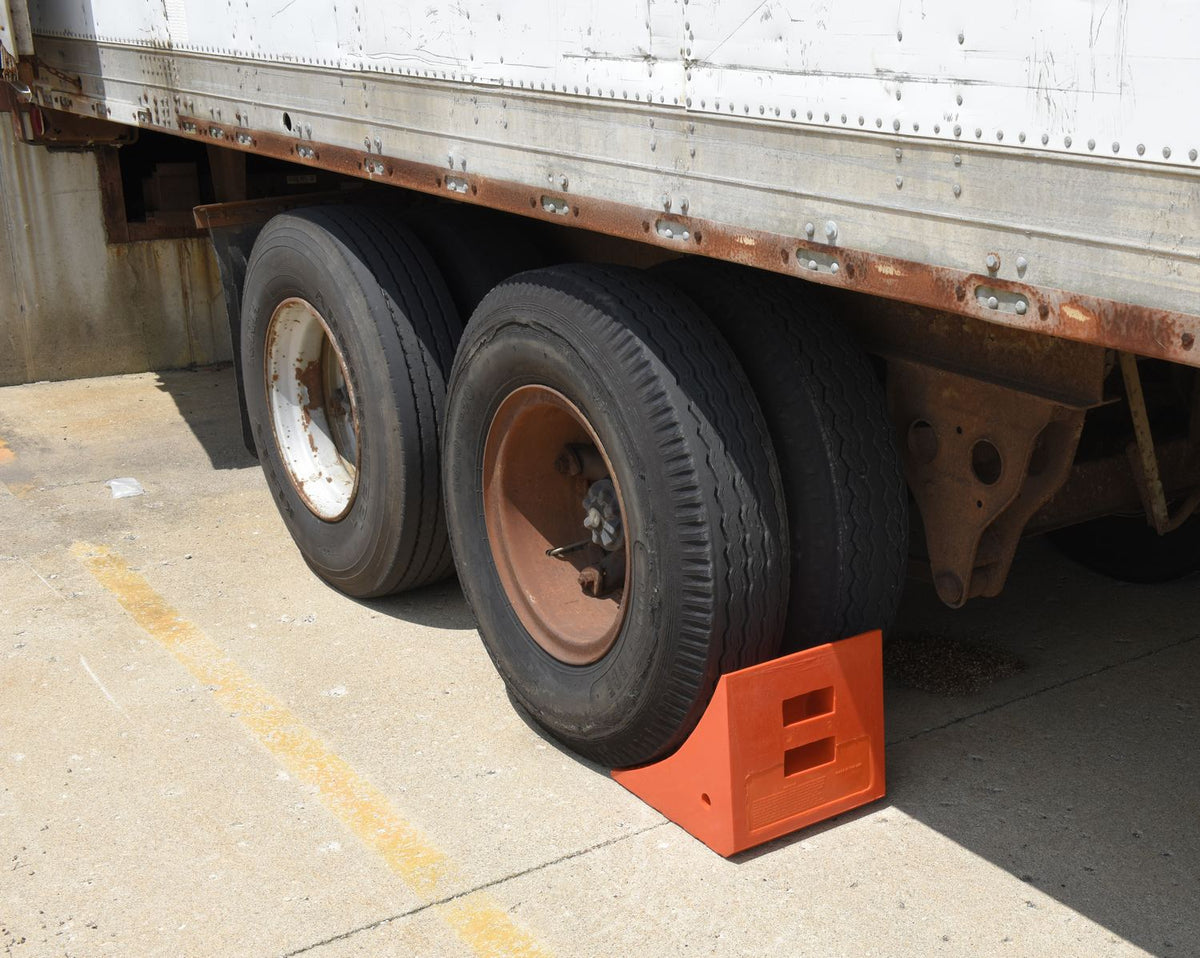 Vestil Manufacturing Corp Urethane Wheel Chocks– – Now available at MTN Shop US. - imagen 2