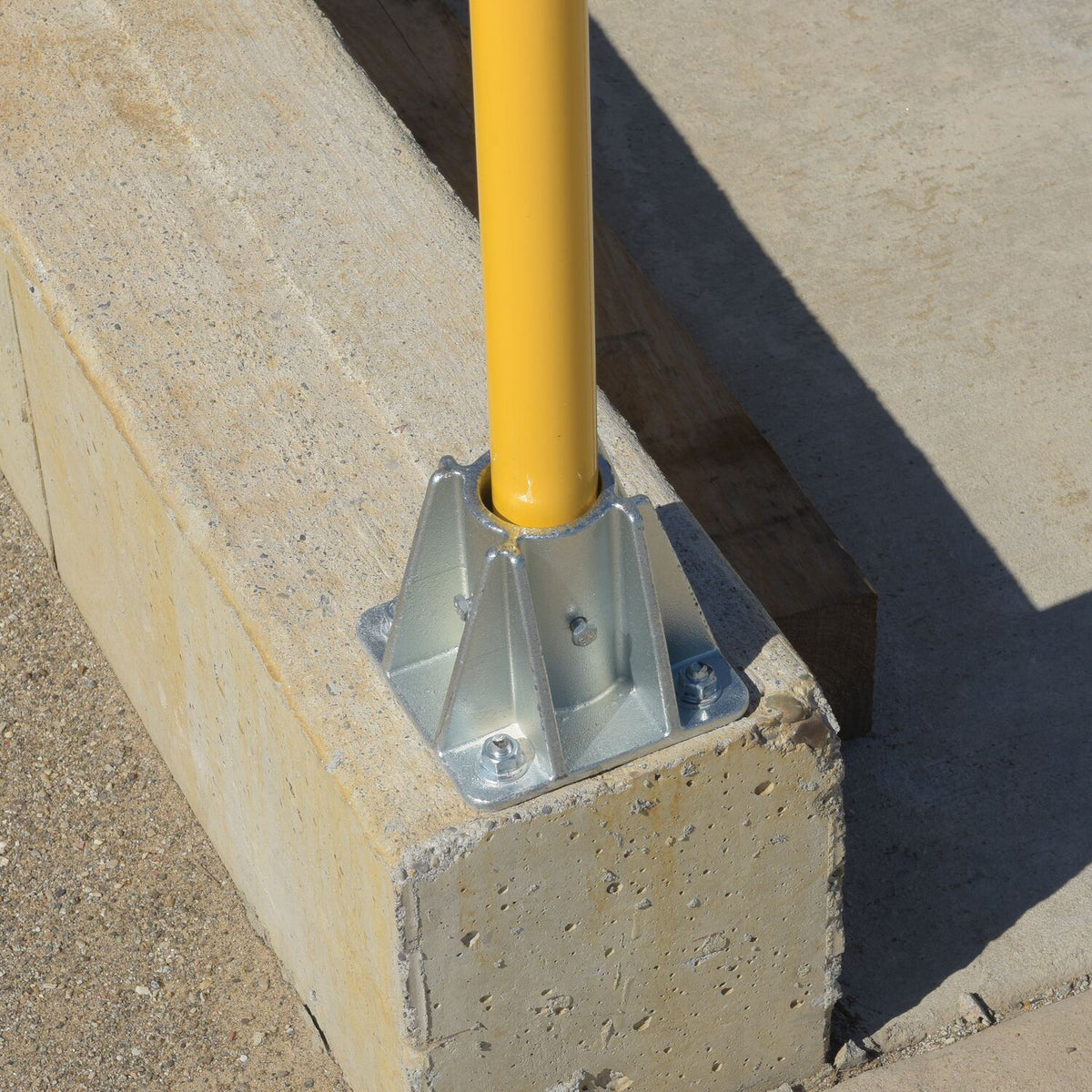 Vestil Manufacturing Corp Steel Safety Railings– – Now available at MTN Shop US. - imagen 3