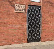 Vestil Manufacturing Corp Galvanized Door Scissor Gates– – Now available at MTN Shop US. - imagen 8