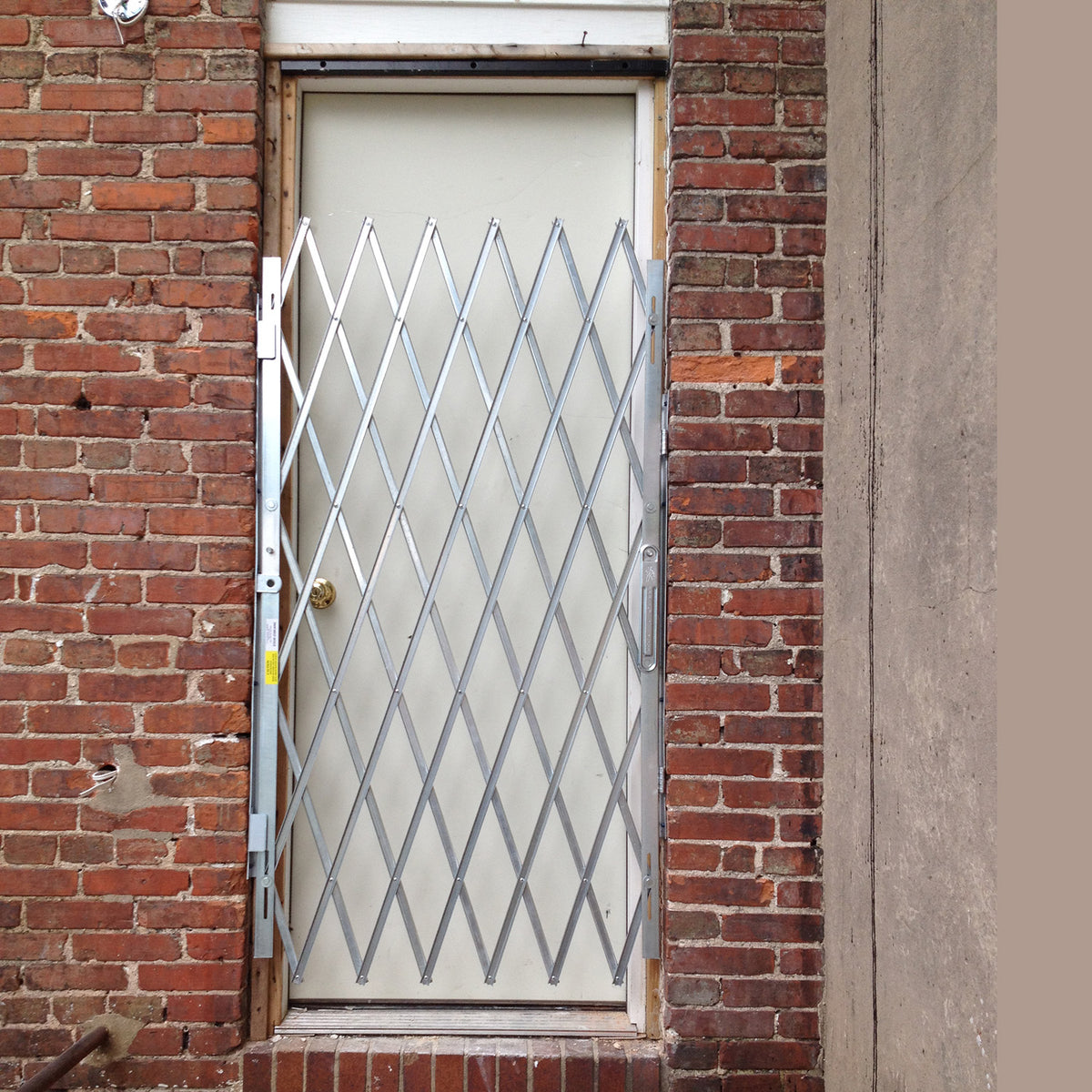 Vestil Manufacturing Corp Galvanized Door Scissor Gates– – Now available at MTN Shop US. - imagen 7