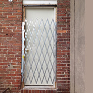 Vestil Manufacturing Corp Galvanized Door Scissor Gates– – Now available at MTN Shop US. - imagen 7