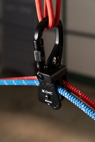 CMC SWIVO Swivel Pulley, swivel pulley with sealed bearing, shown in use - imagen 7