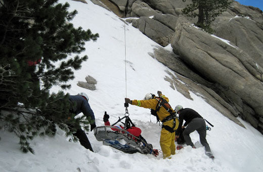 CMC Titanium Split-apart Rescue Litter, camilla de rescate de titanio de dos piezas, vista trasera - imagen 5