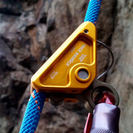 Rock Exotica rockGrab– The RockGrab is an advanced version of the traditional rope grab. The rockGrab body is milled along the side to remove unnecessary material. – Now available at MTN Shop US. - imagen 2