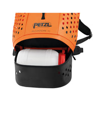 Water bottle compartment with easy access - imagen 2